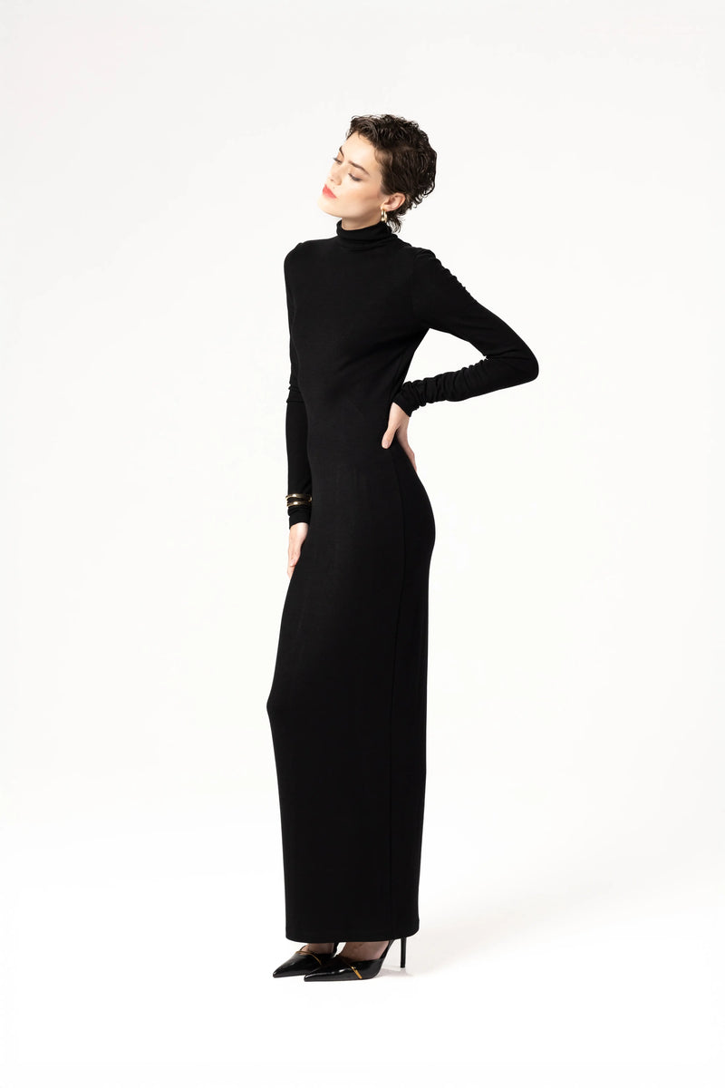 Suknia maxi z otwartymi plecami