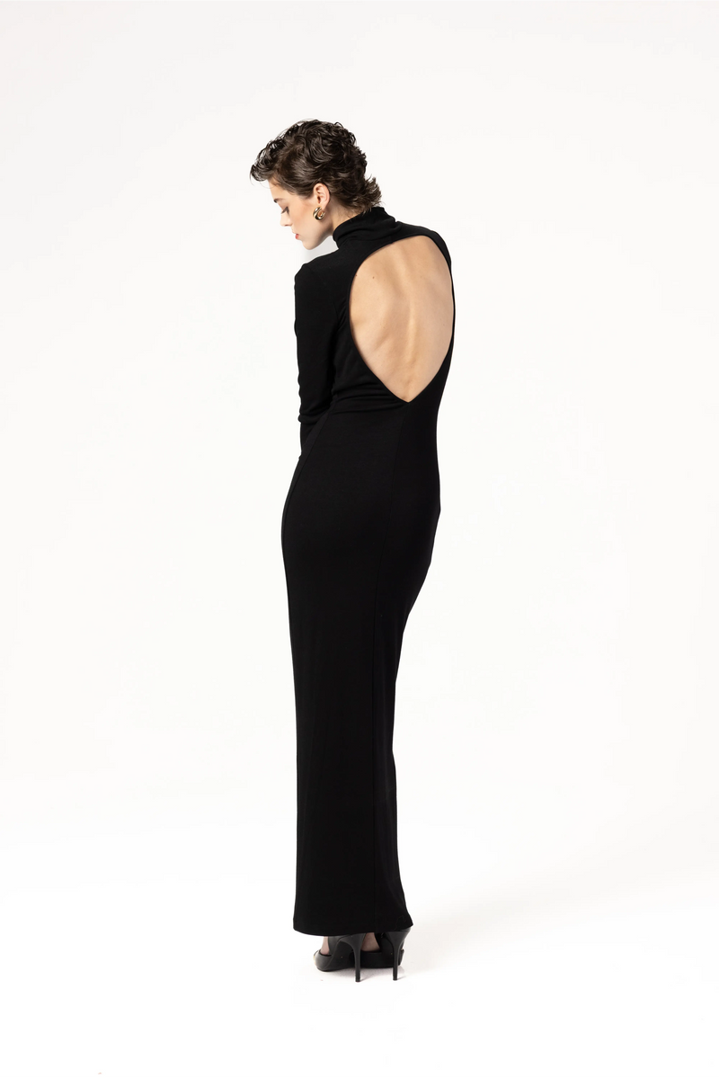 Suknia maxi z otwartymi plecami