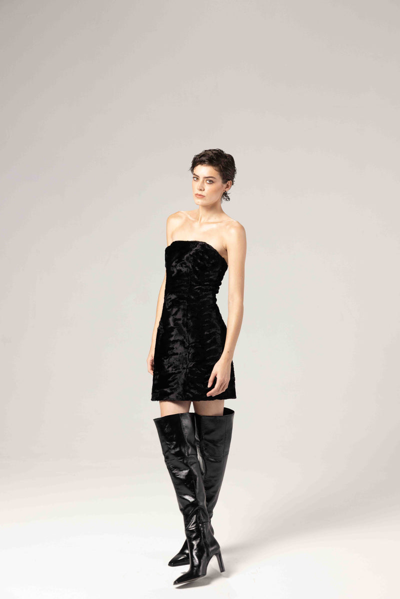 모피 소재로 만든 칵테일 드레스