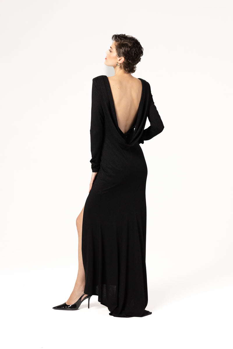 다이아몬드 니트 소재의 트레인이 달린 맥시 드레스