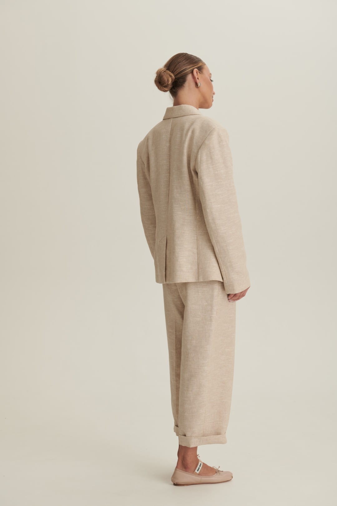 Beige Naturae suit image 3