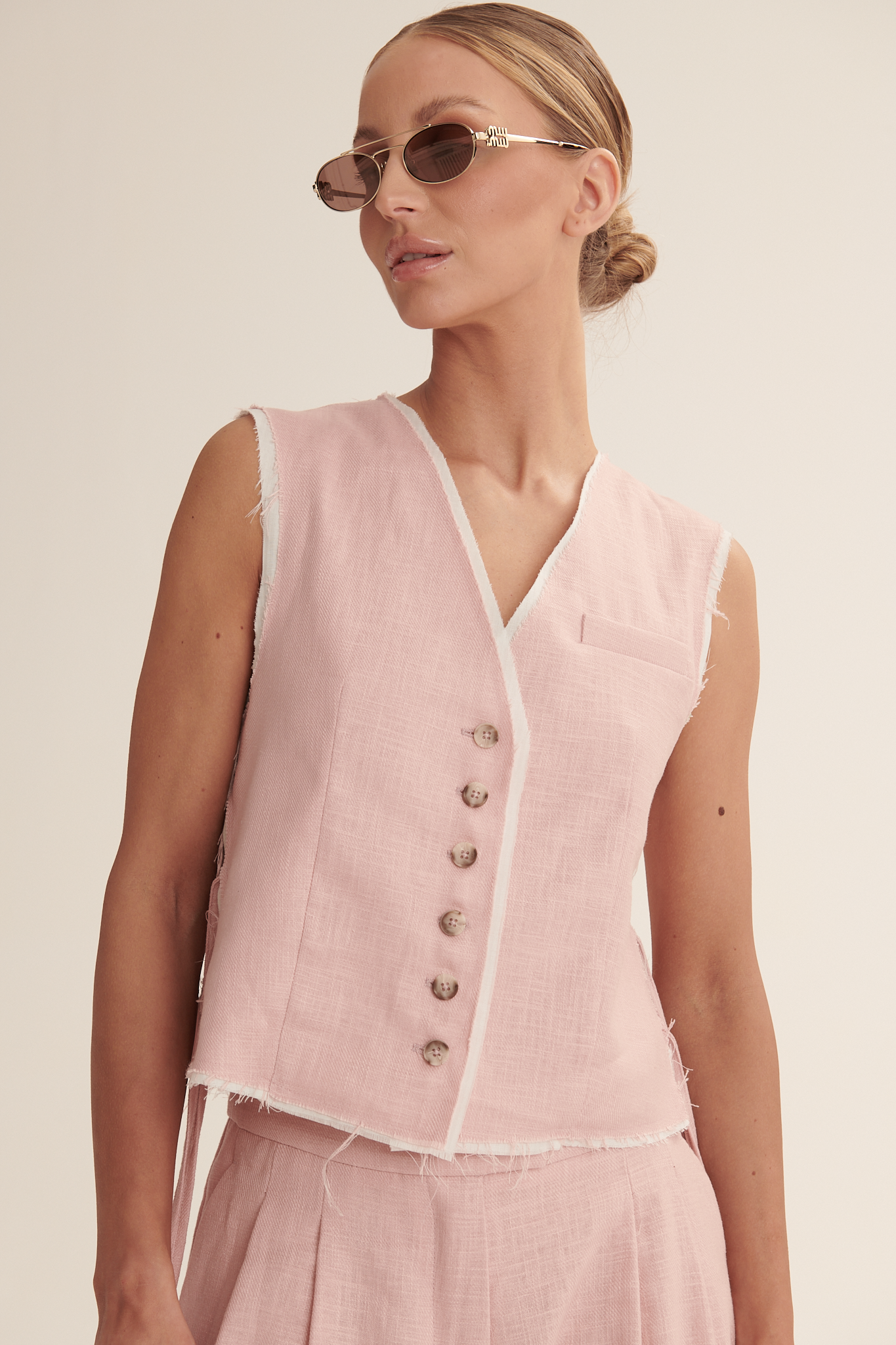 Pink Yara vest image 3