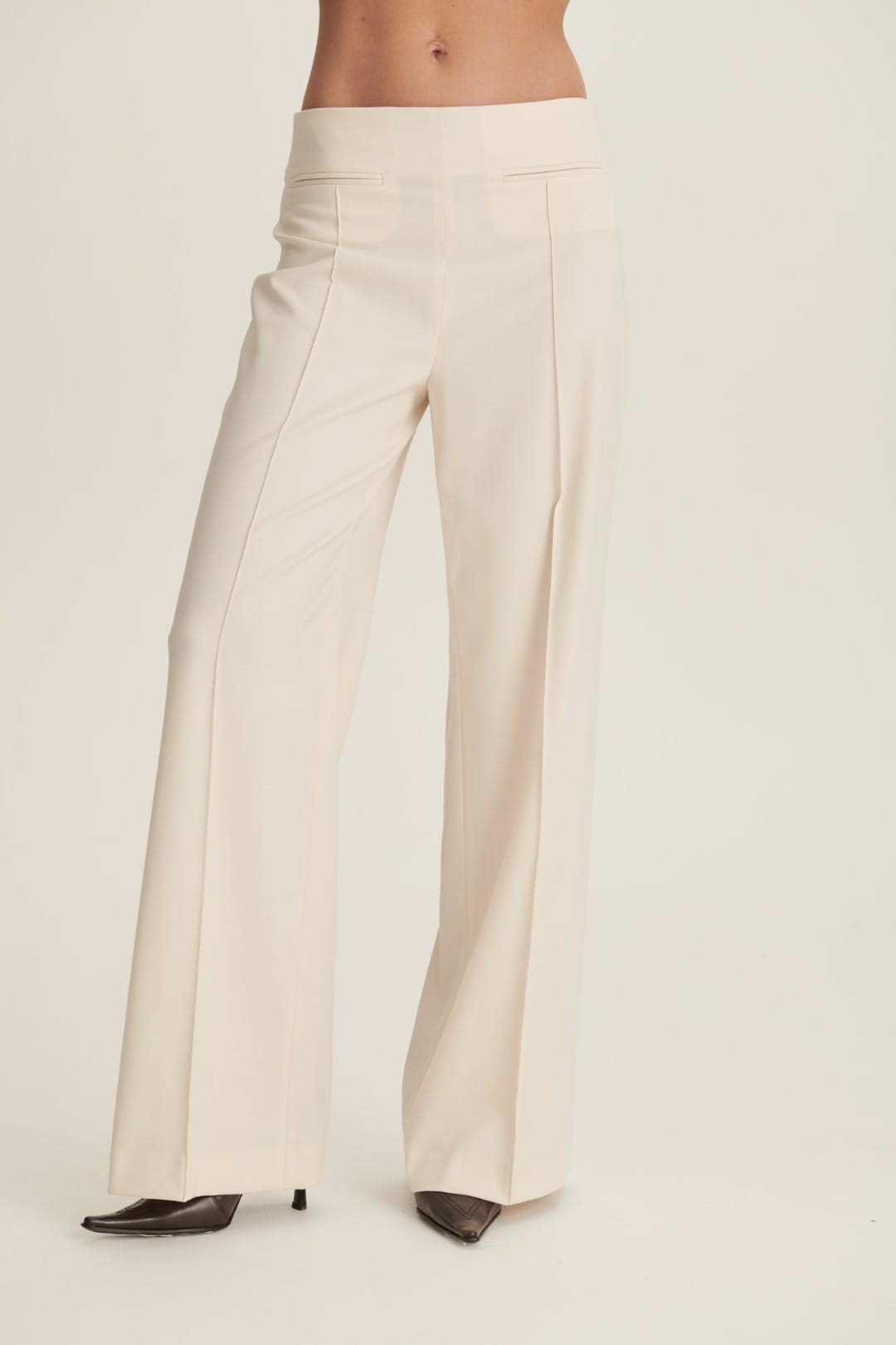 Cream Loren set image 9
