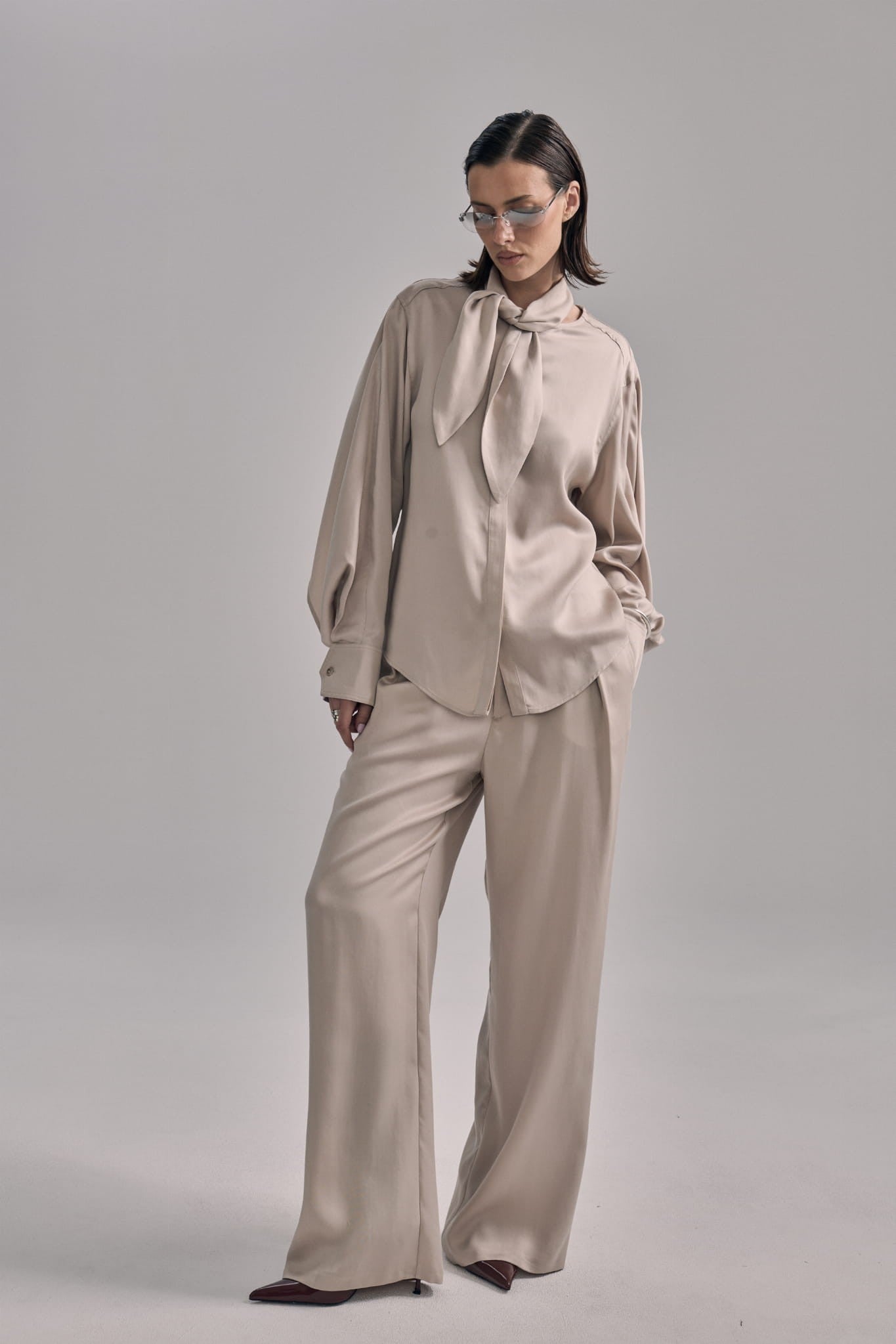 Beige Naomi set image 1