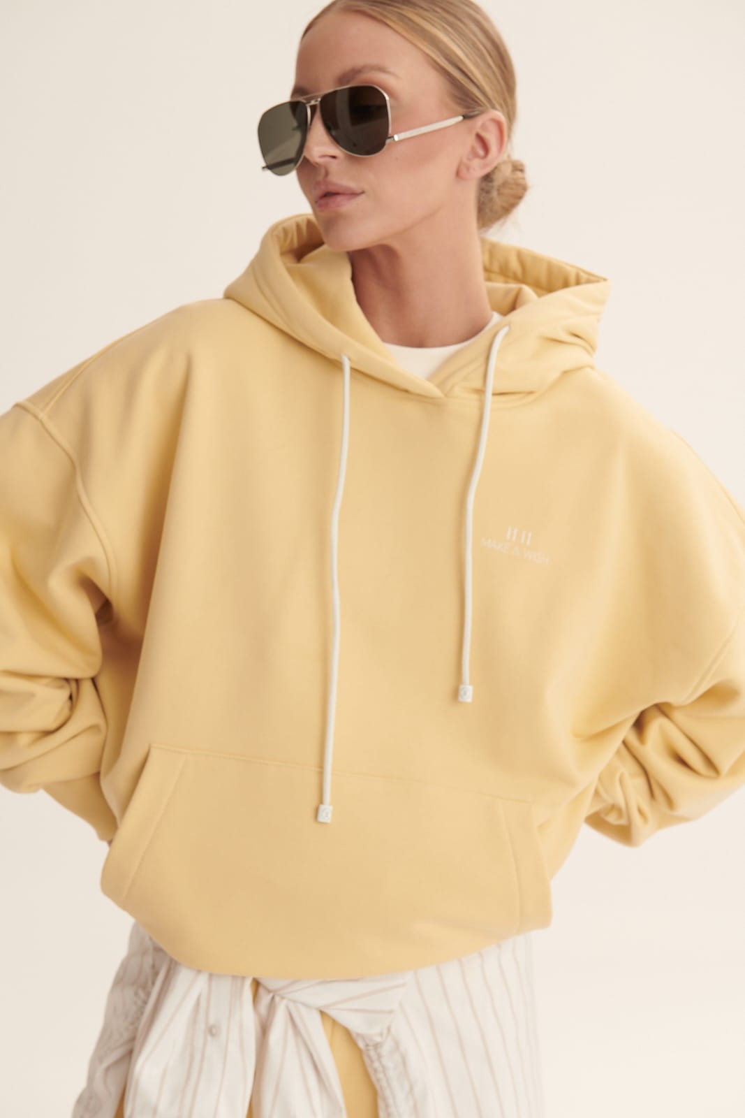 Banana yellow Noe minimal sweatshirt image 2