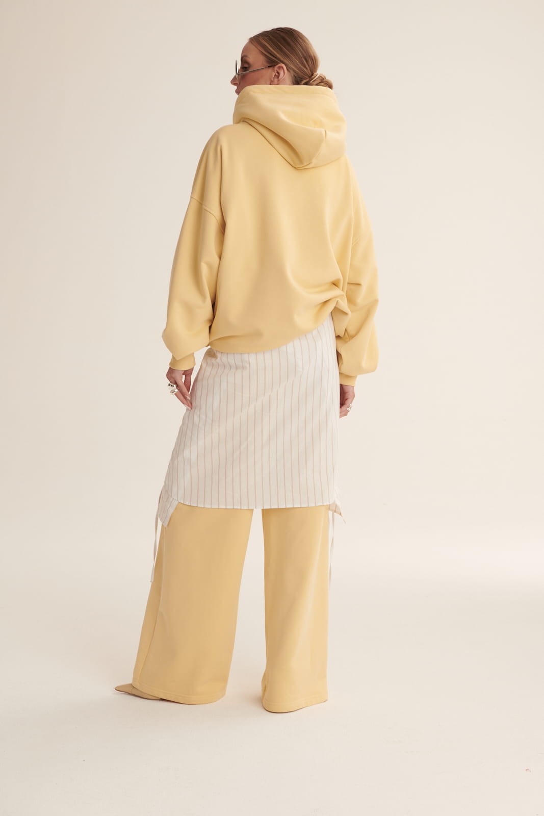 Banana yellow Noe minimal sweatshirt image 3