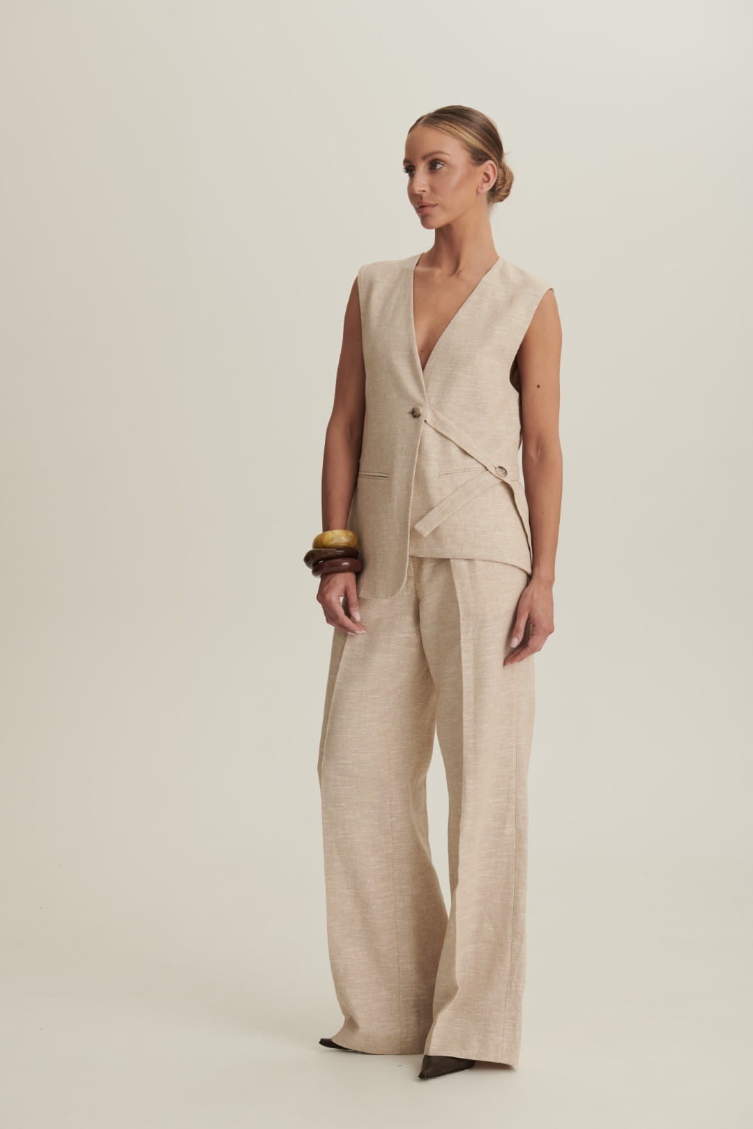 Beige Naturae vest image 5