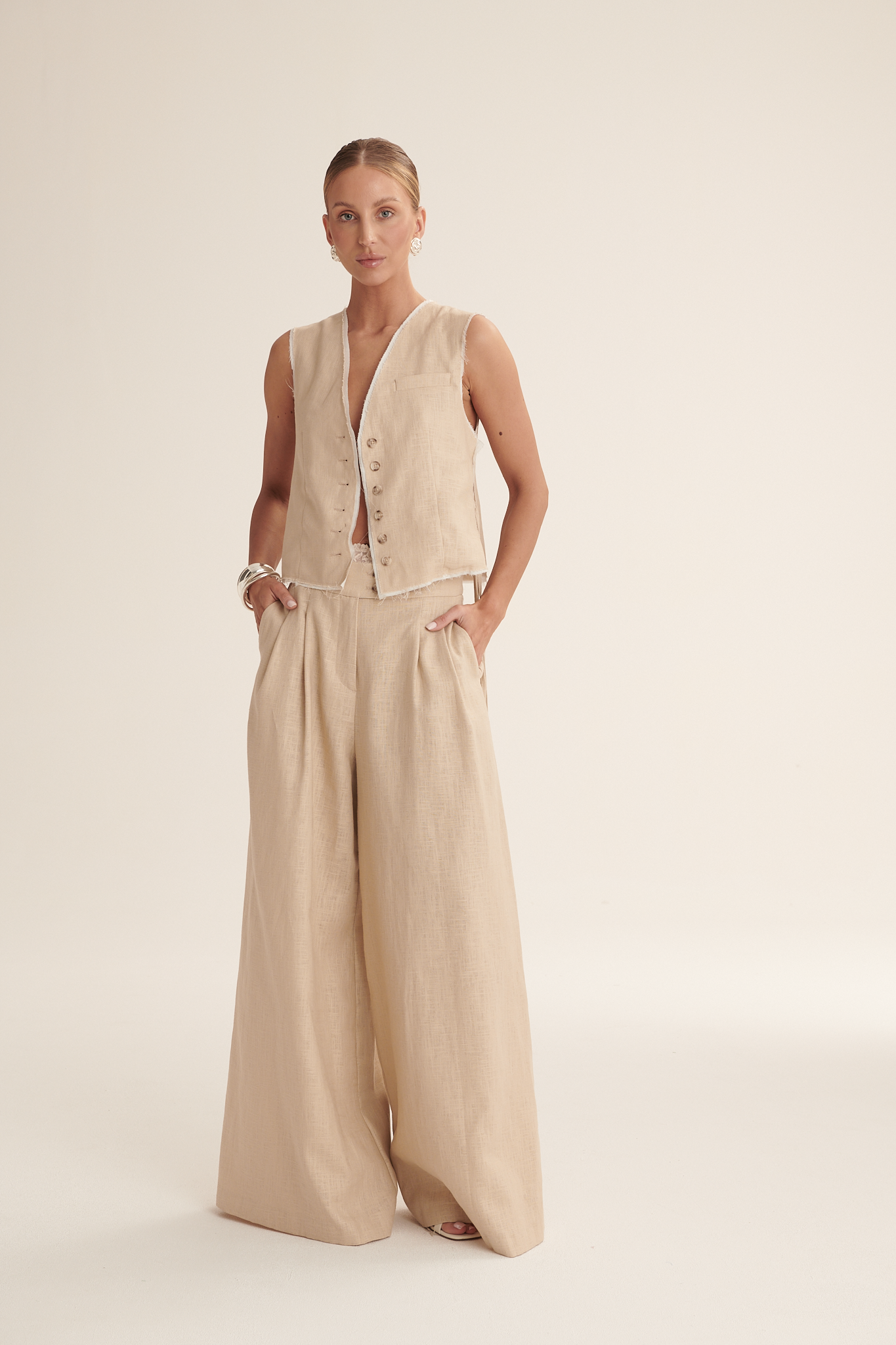 Beige Yara vest image 4