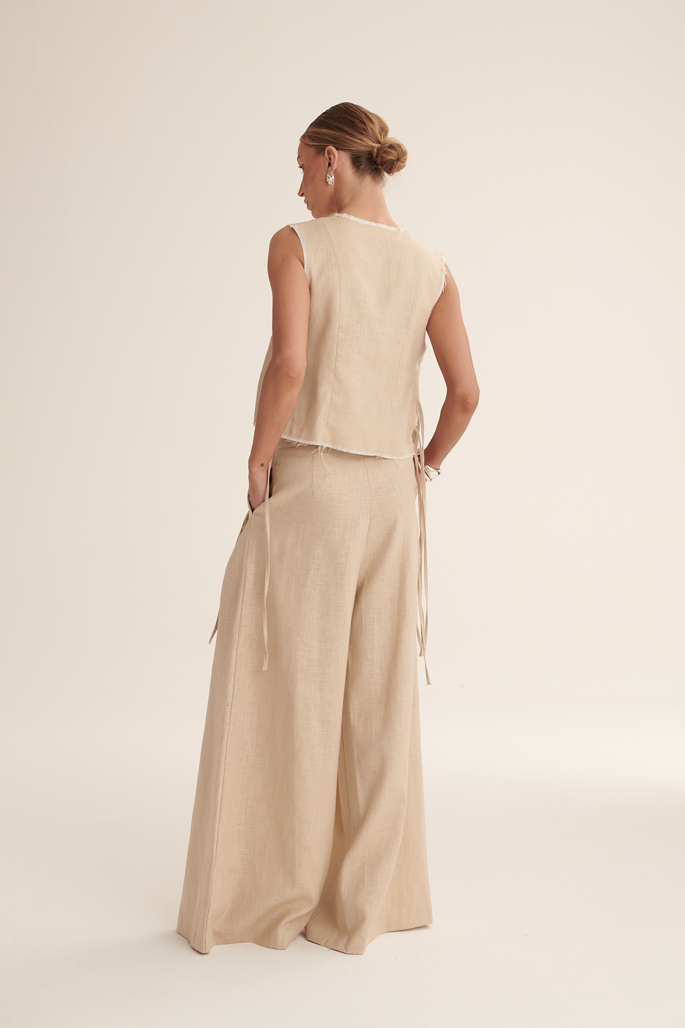 Beige Yara vest image 5