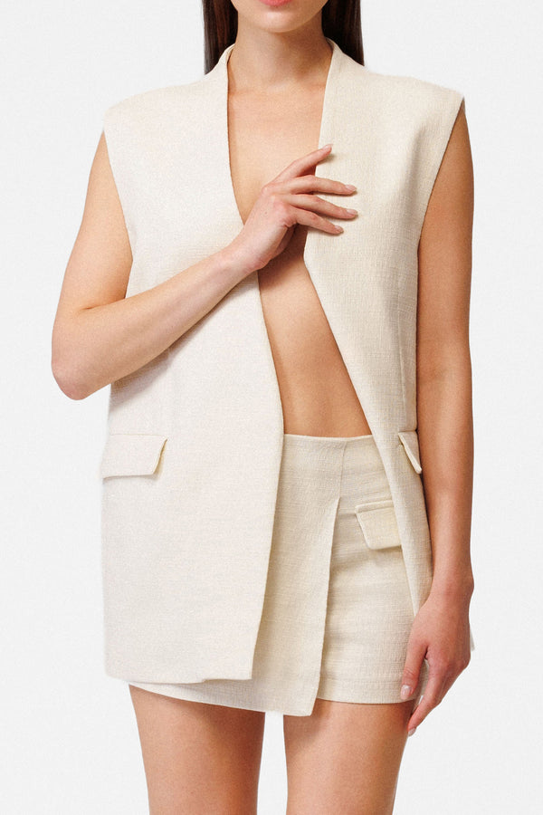 Structured relaxed vest