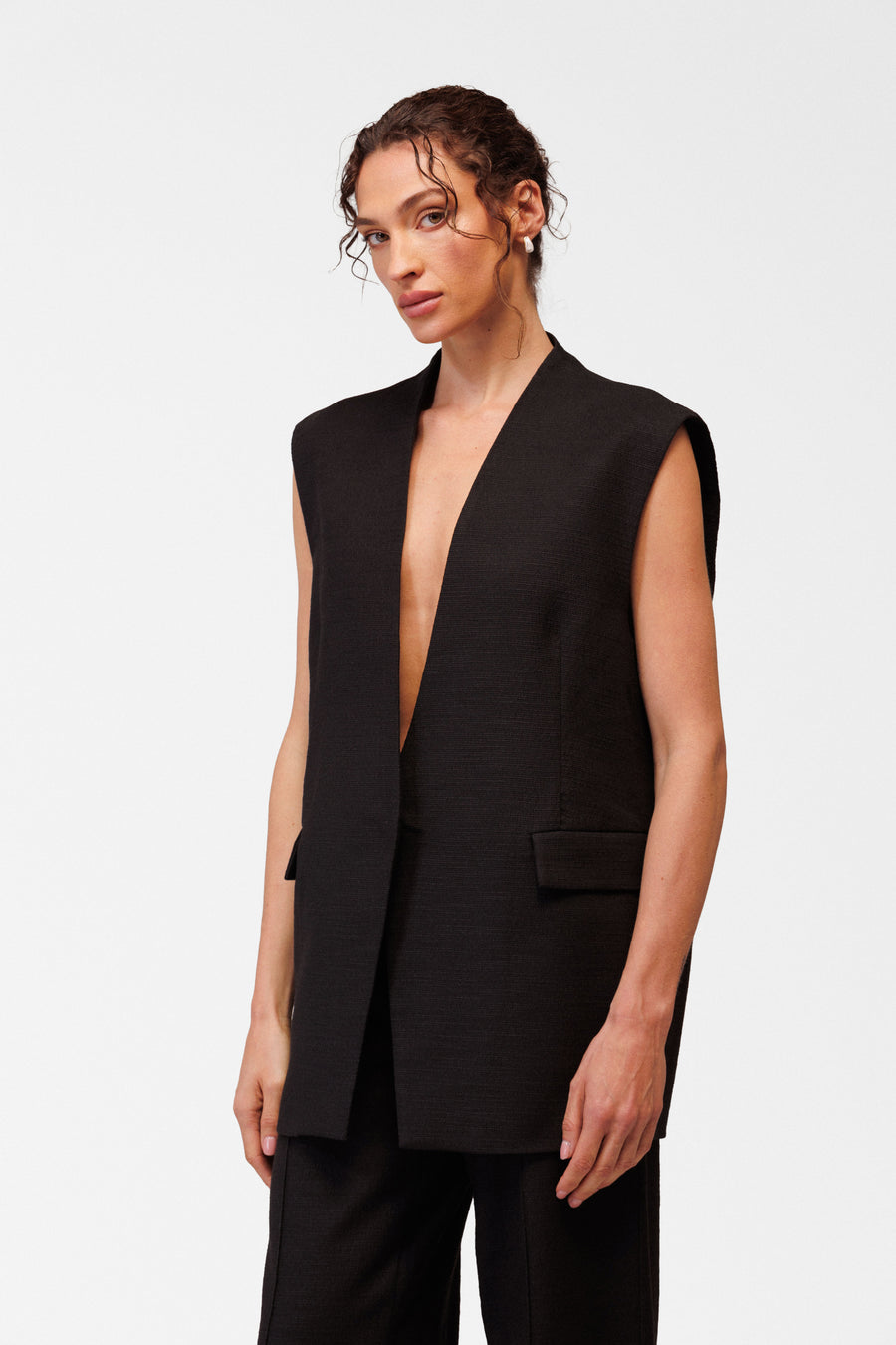 Structured relaxed vest
