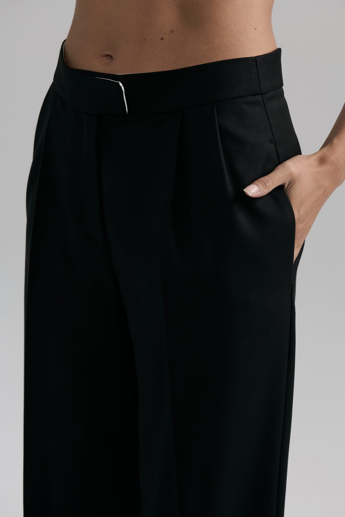 Black Vivien pants image 2