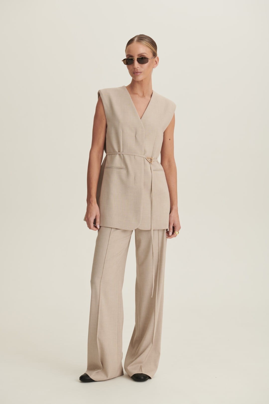 Beige Loren set image 1