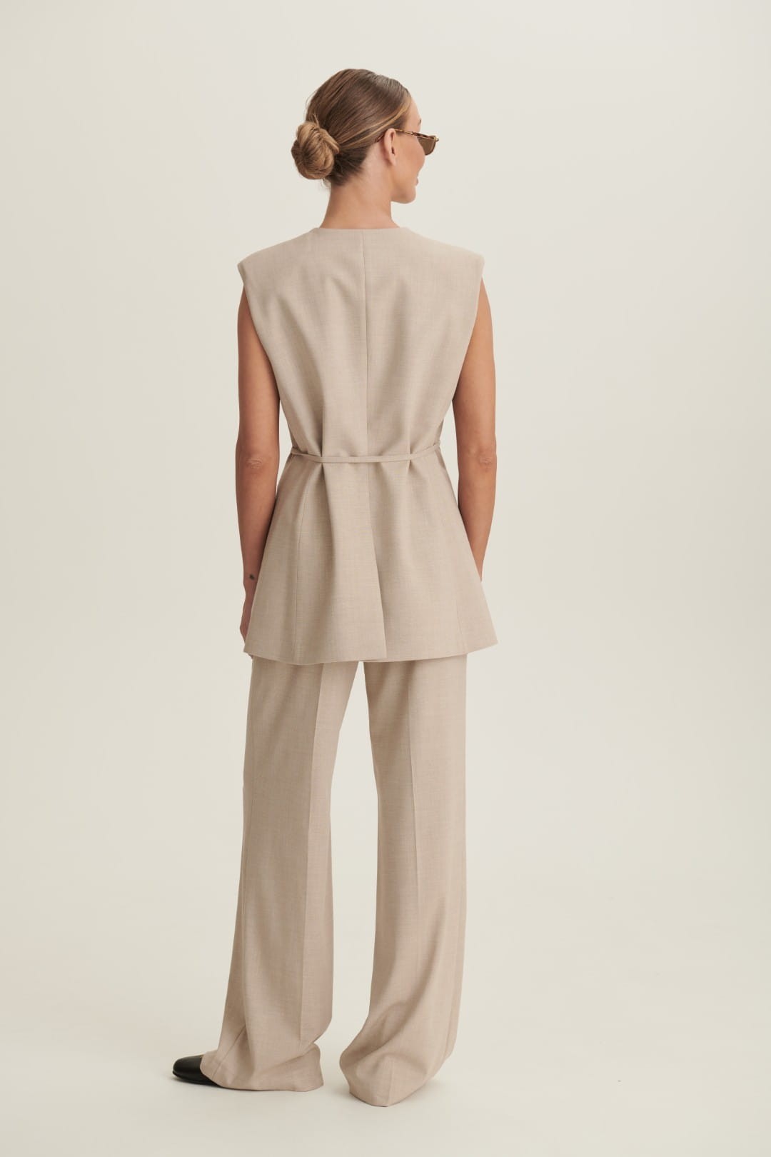 Beige Loren set image 2