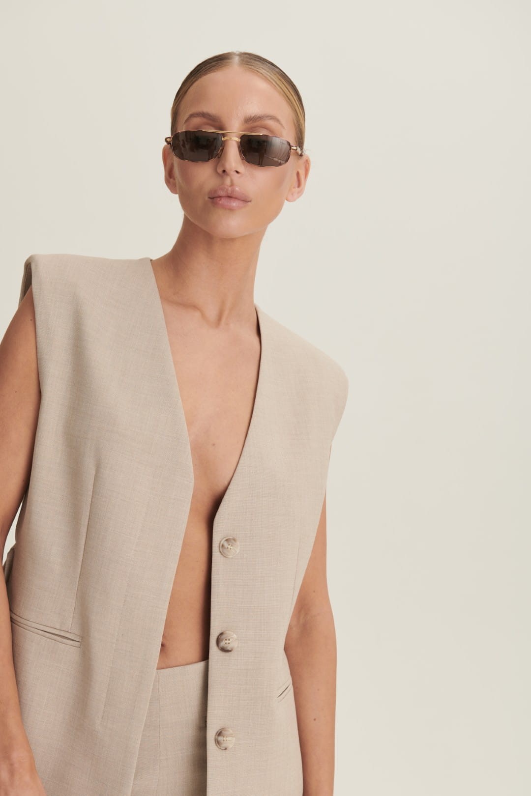 Beige Loren set image 3