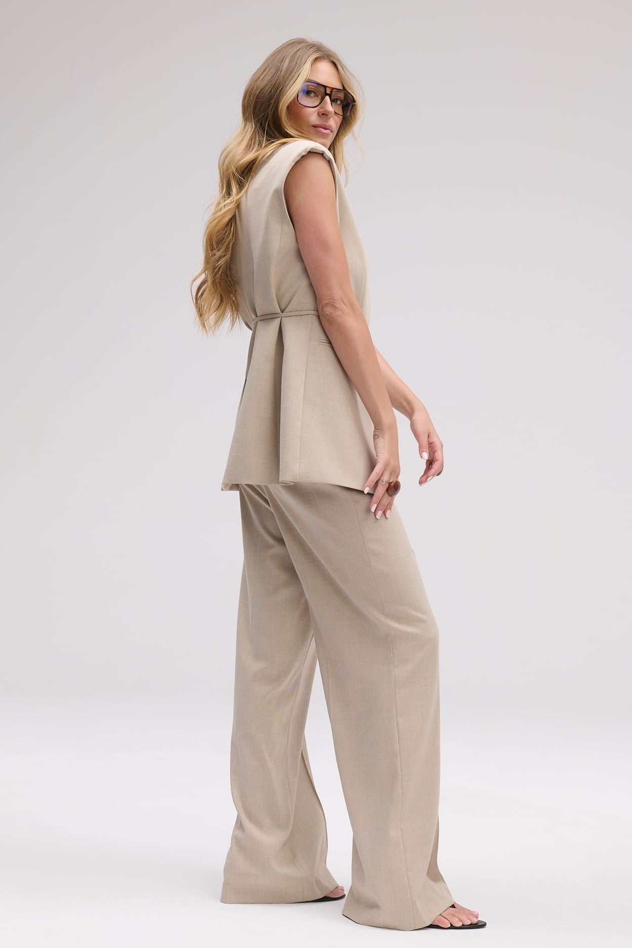 Beige Loren set image 7