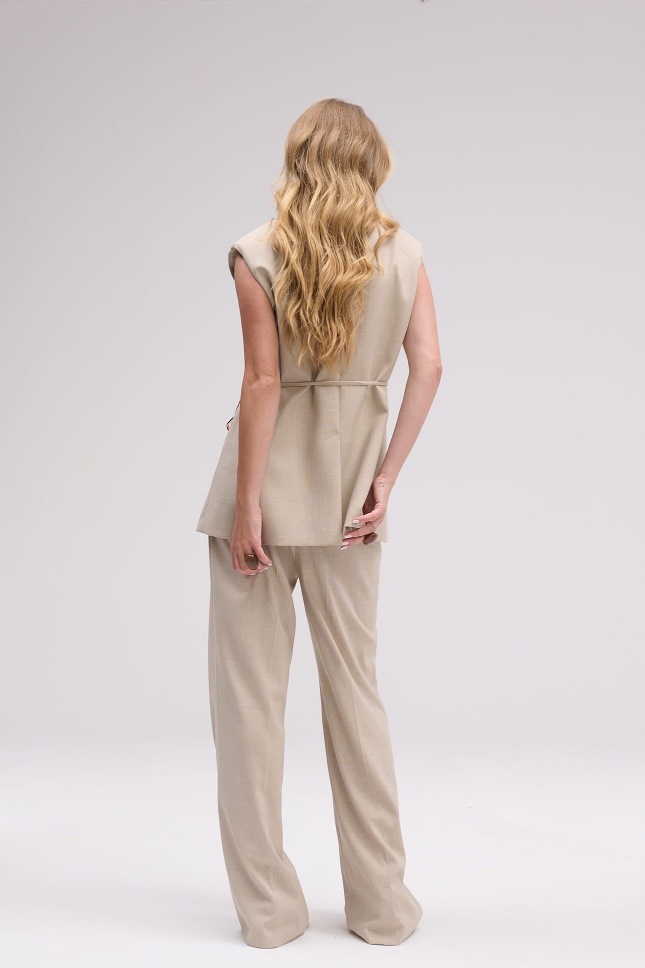 Beige Loren set image 9