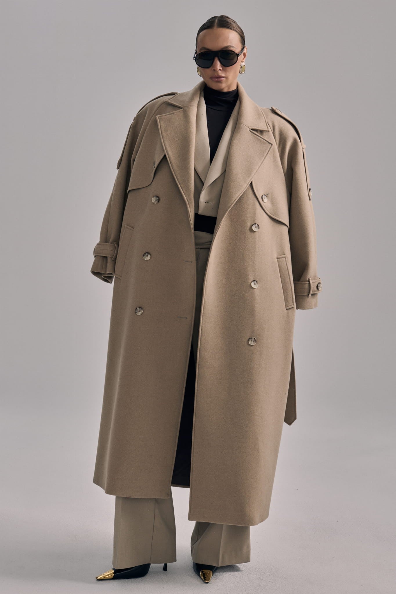 Beige Over tied coat image 1