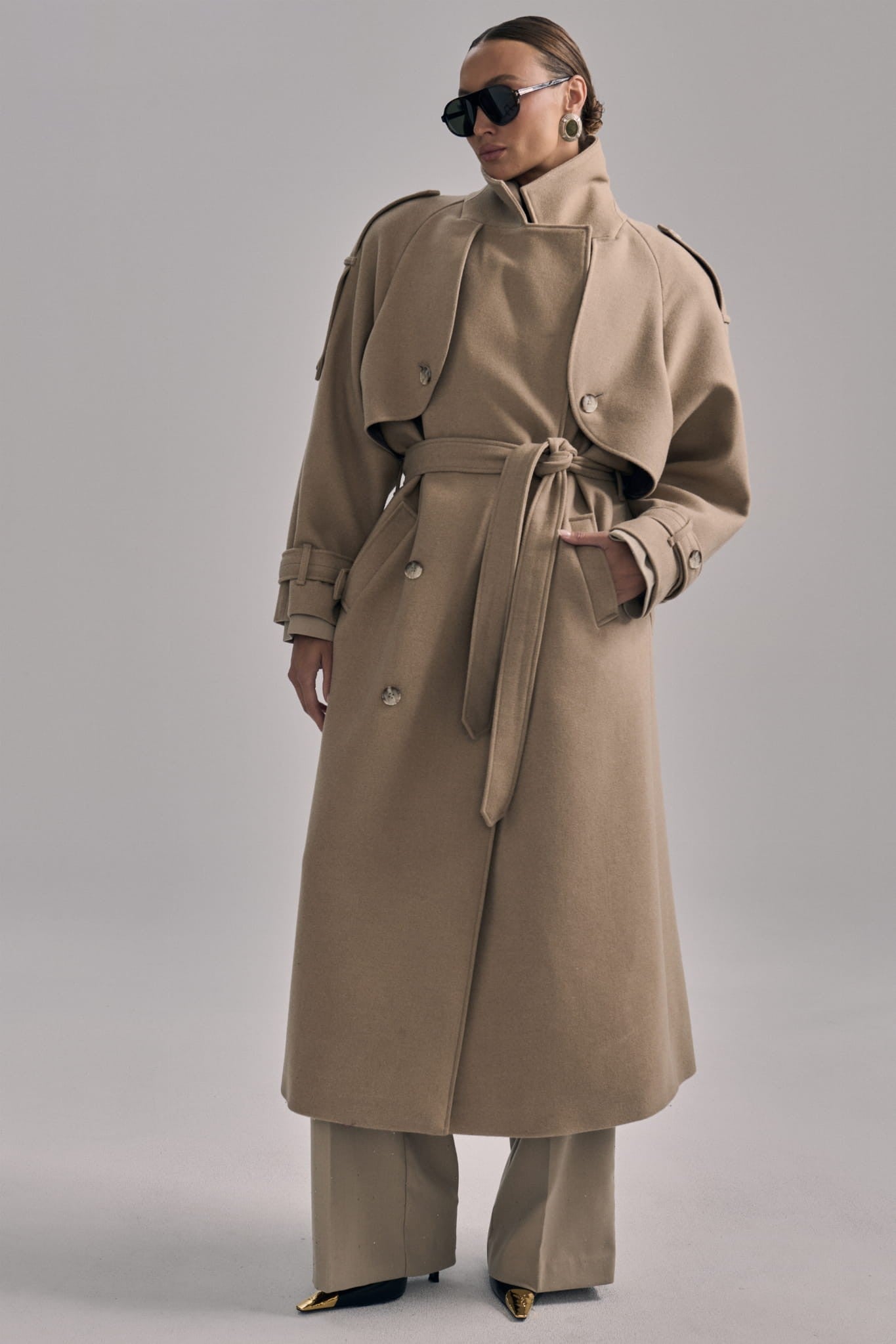 Beige Over tied coat image 2