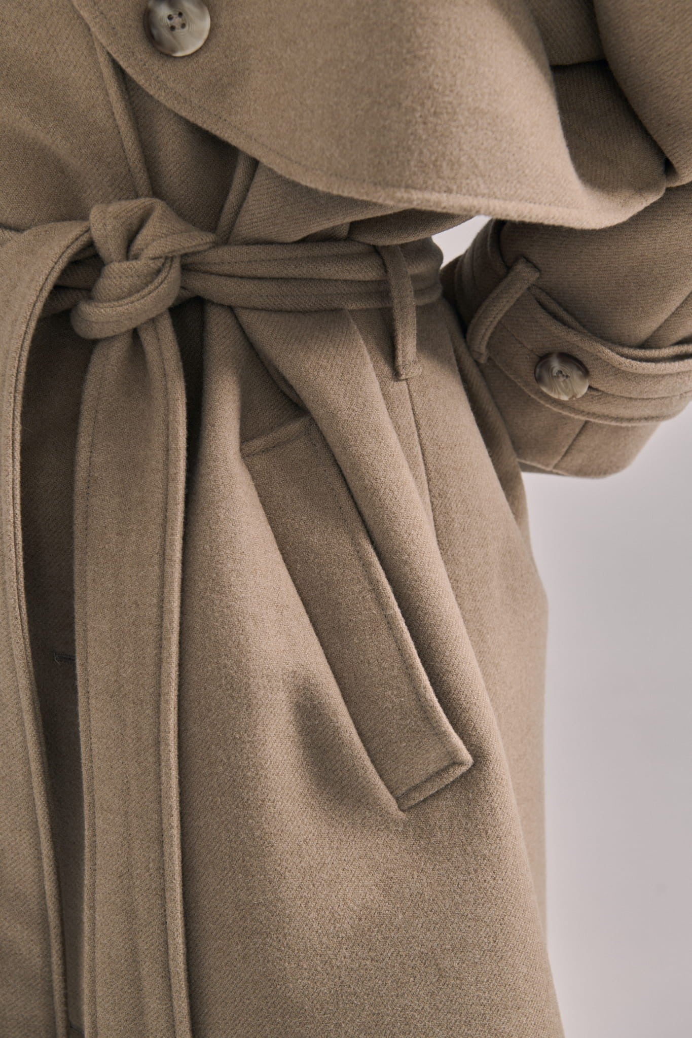 Beige Over tied coat image 5