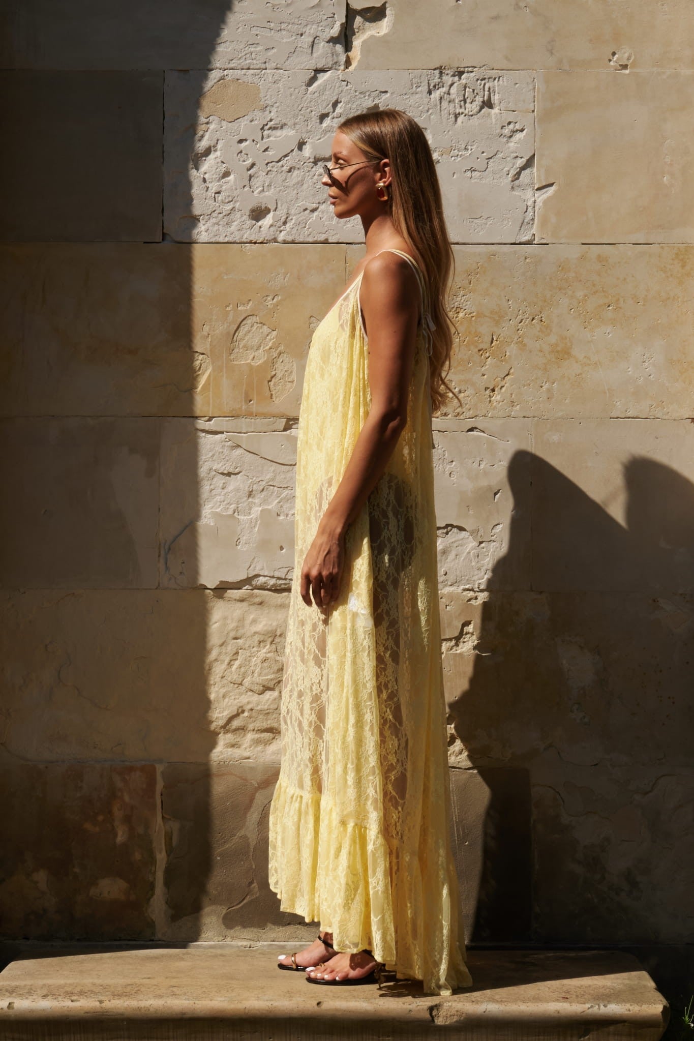 Yellow Dress Roma image 2
