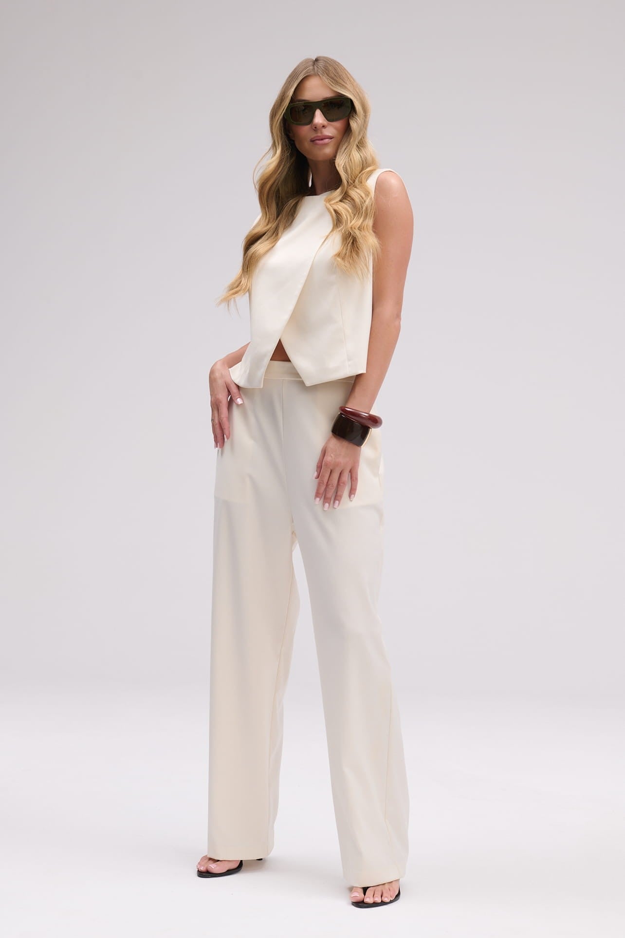 Cream Solia set image 6