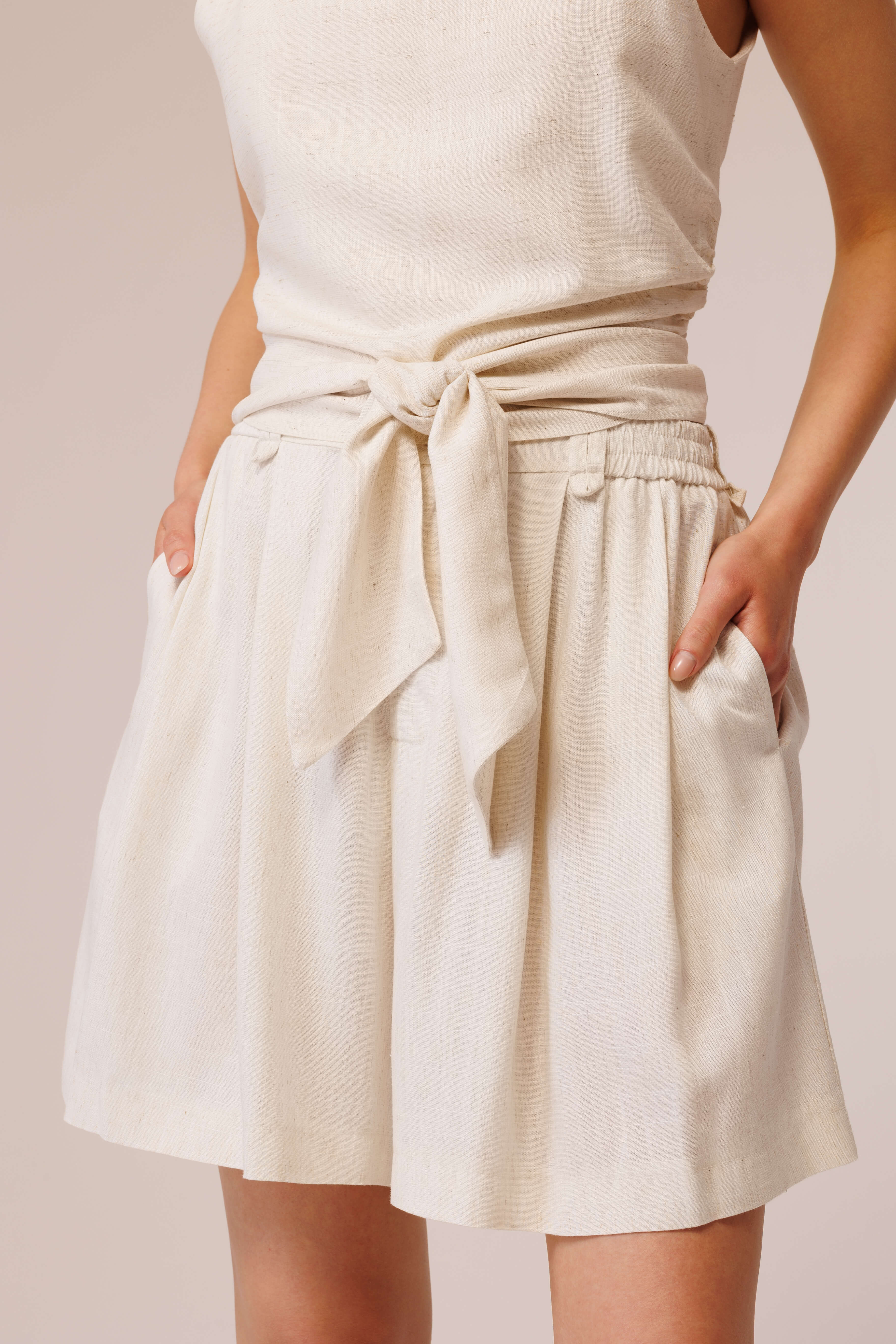 شورت برمودا من الكتان