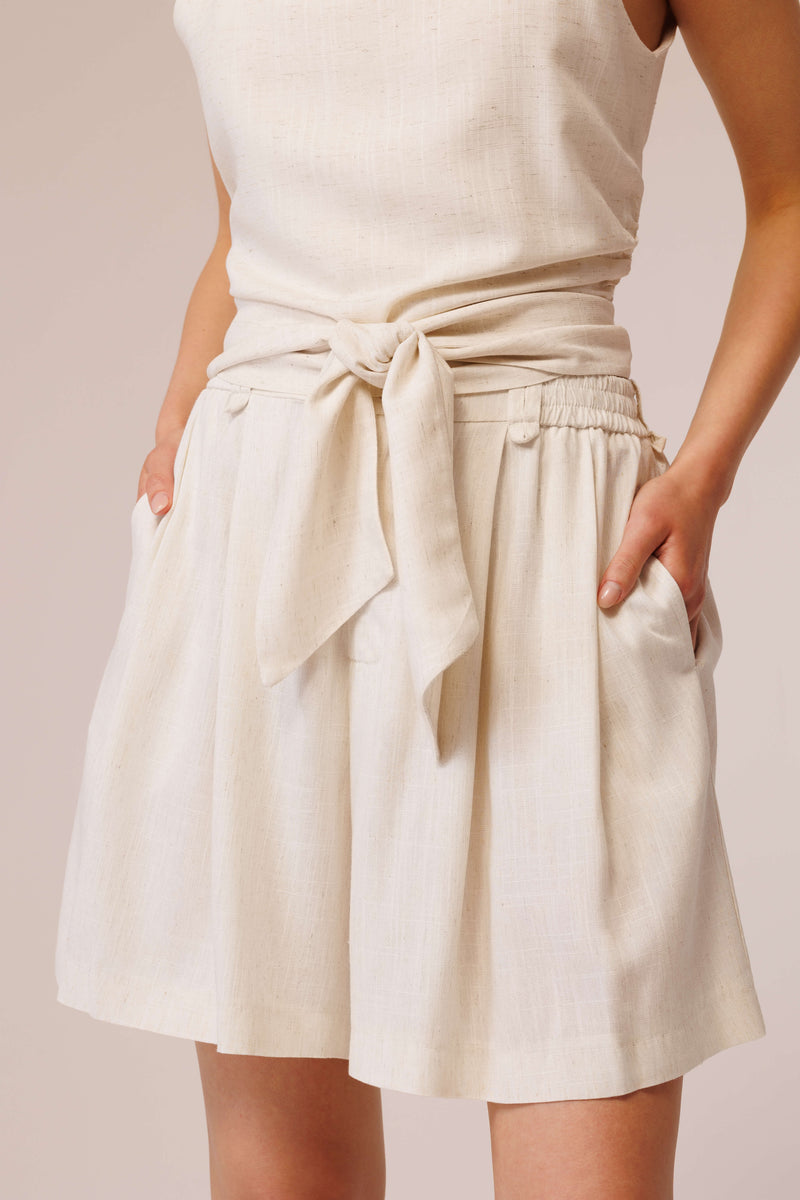 شورت برمودا من الكتان