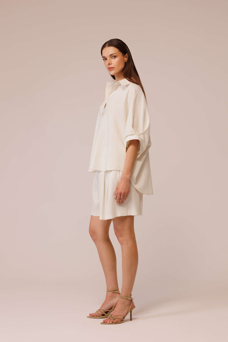 قميص كتان كلاسيكي