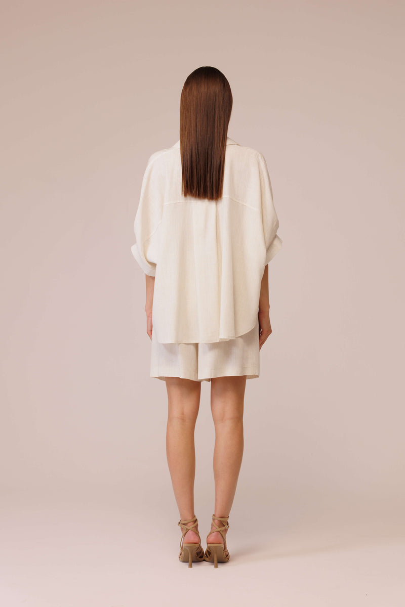 قميص كتان كلاسيكي