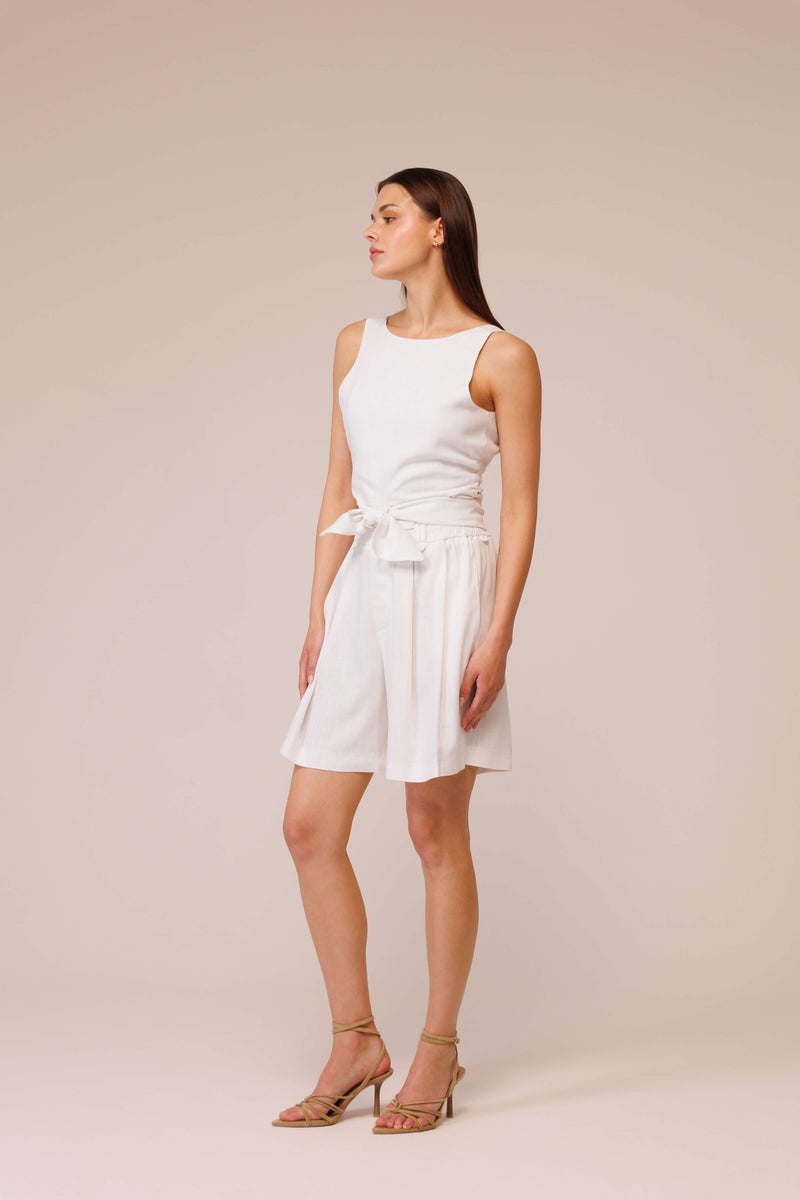 بلوزة من الكتان بظهر مفتوح وأربطة