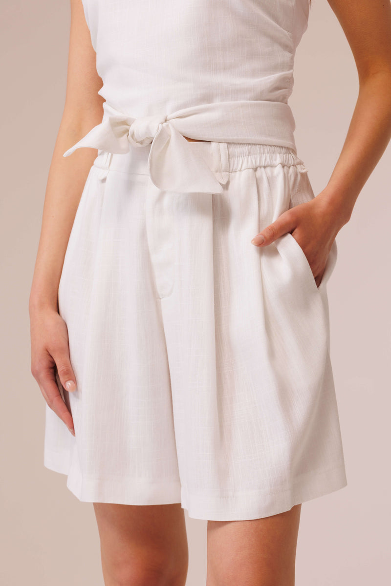 بلوزة من الكتان بظهر مفتوح وأربطة