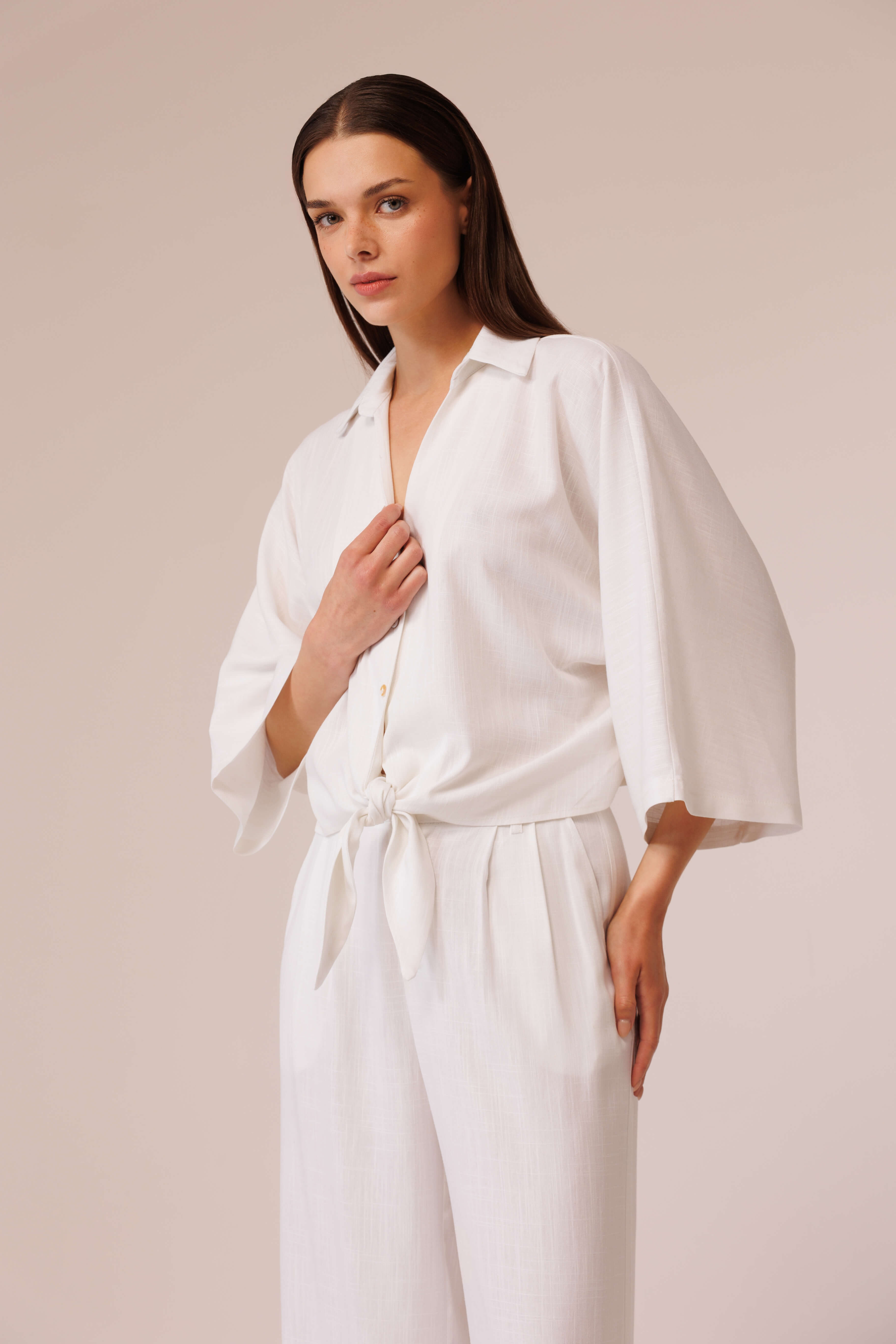 قميص كتان قصير برباط