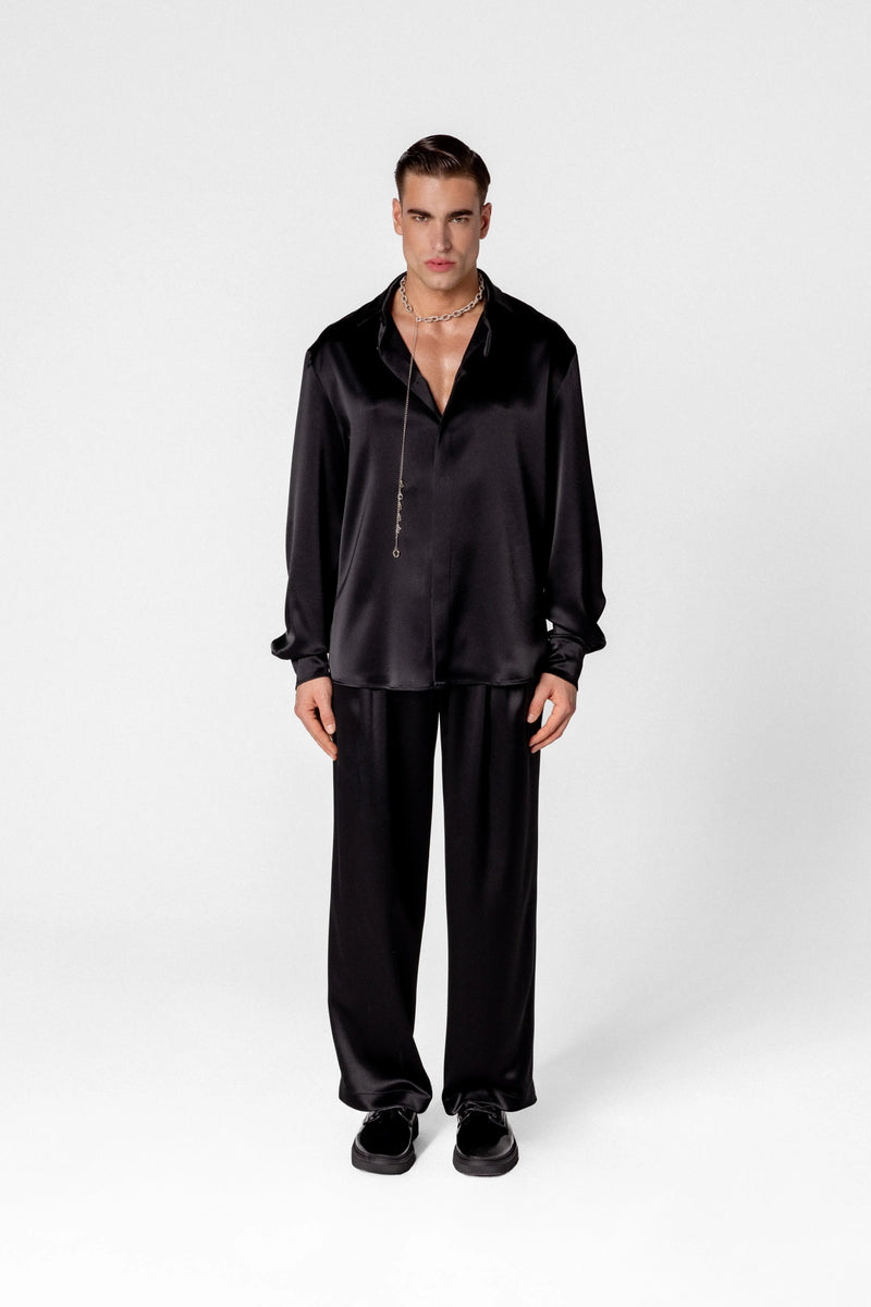 Men’s satin shirt with concealed fastening