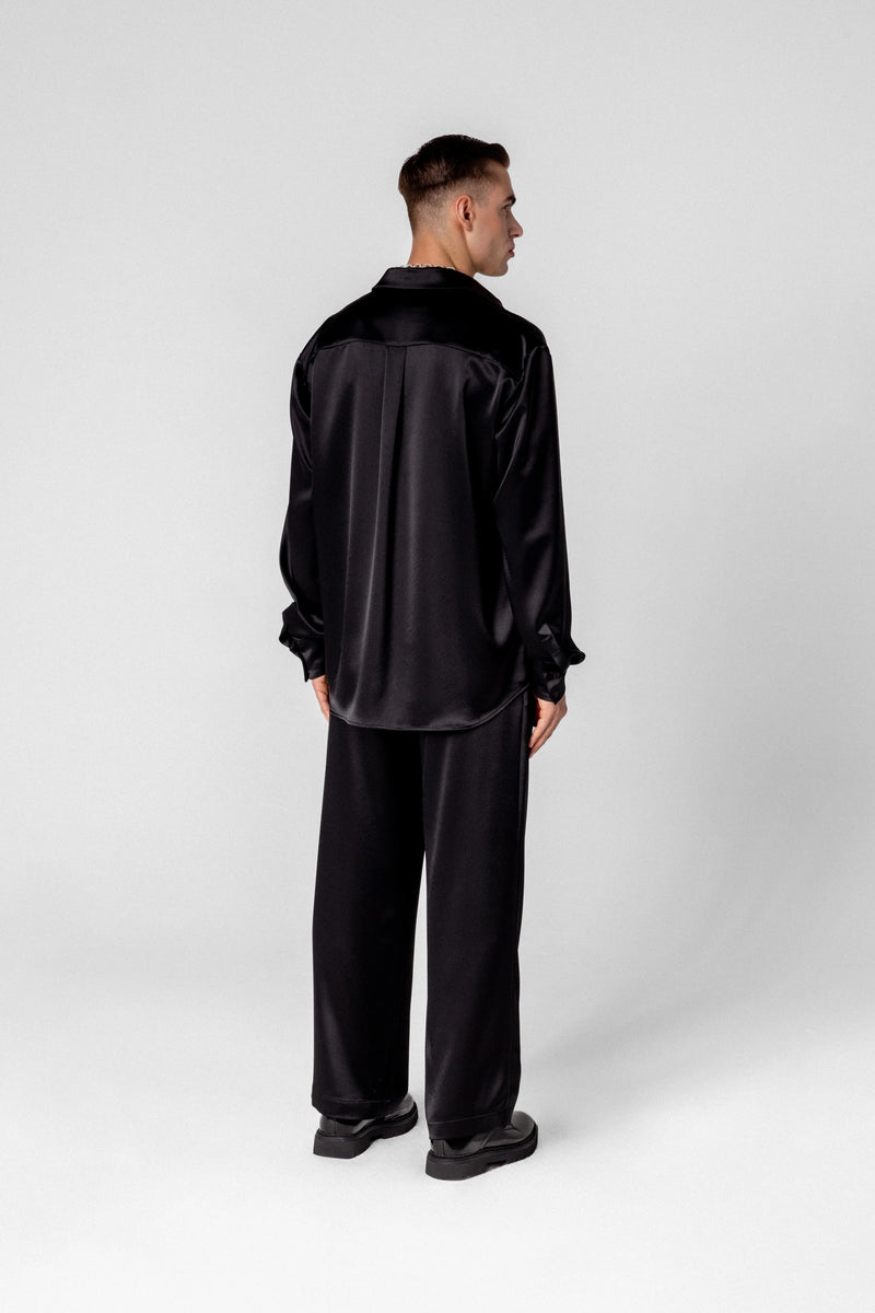 Men’s satin shirt with concealed fastening