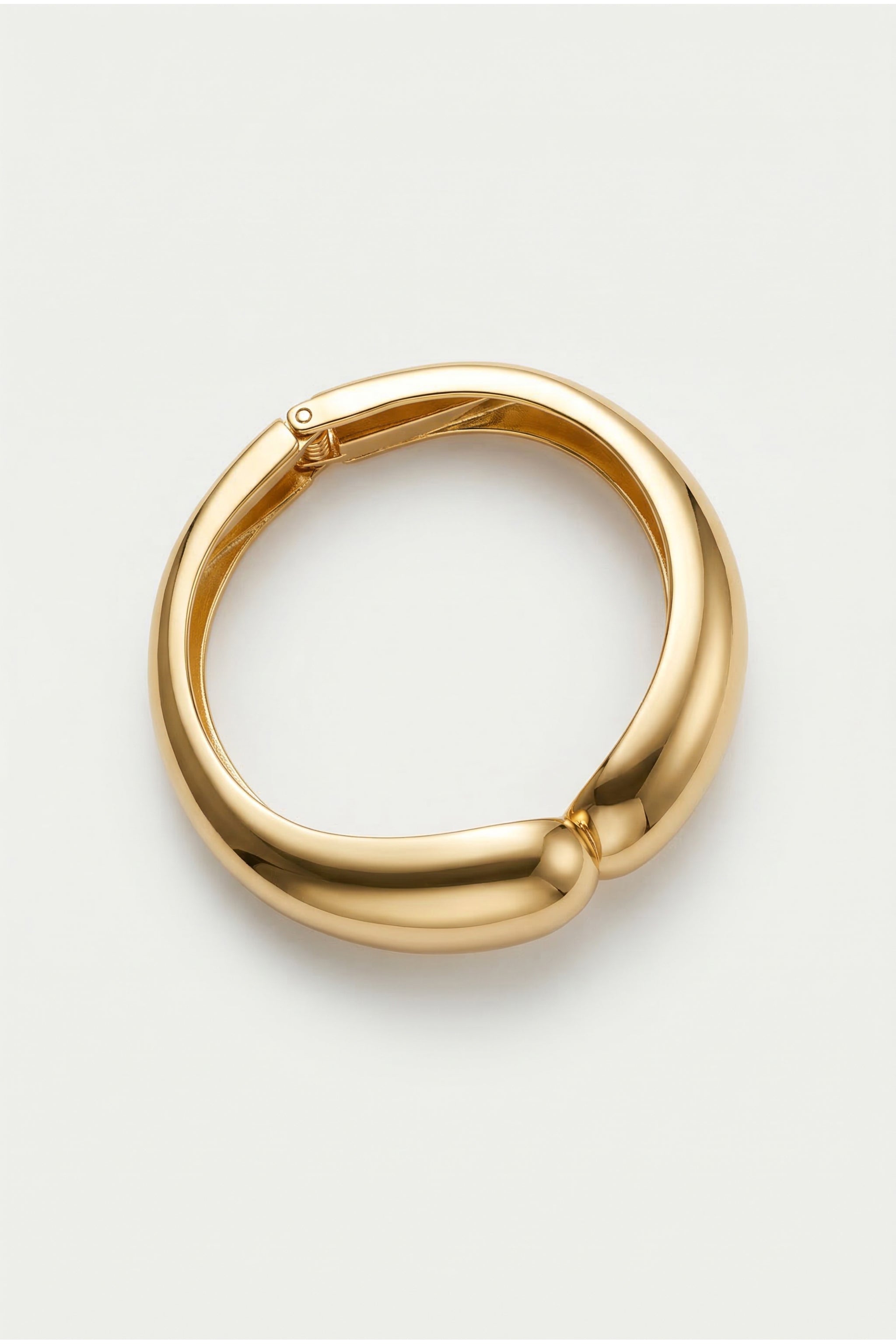 Rounded wide cuff bracelet in gold, image 2
