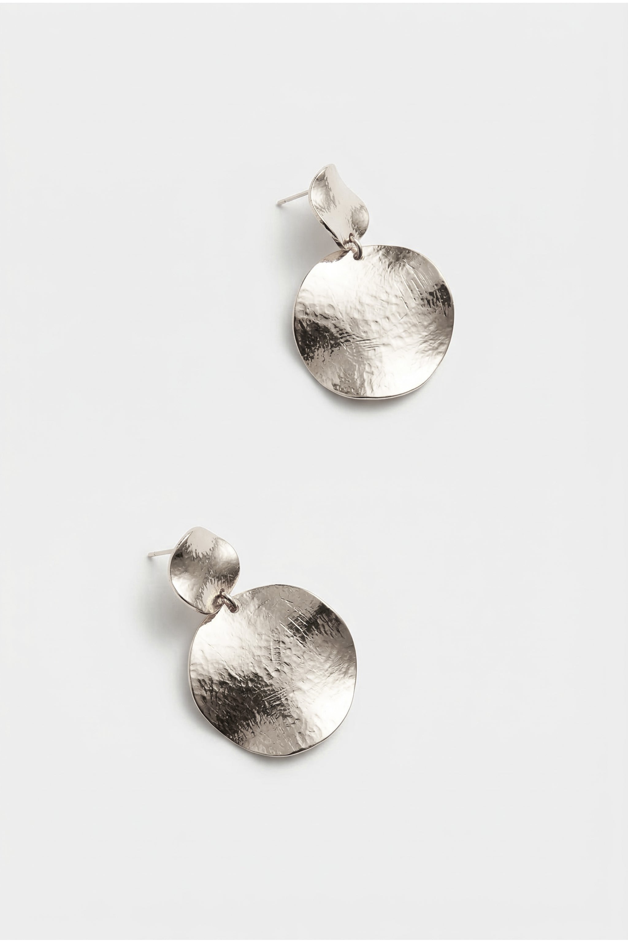 Circular pendant earrings in silver