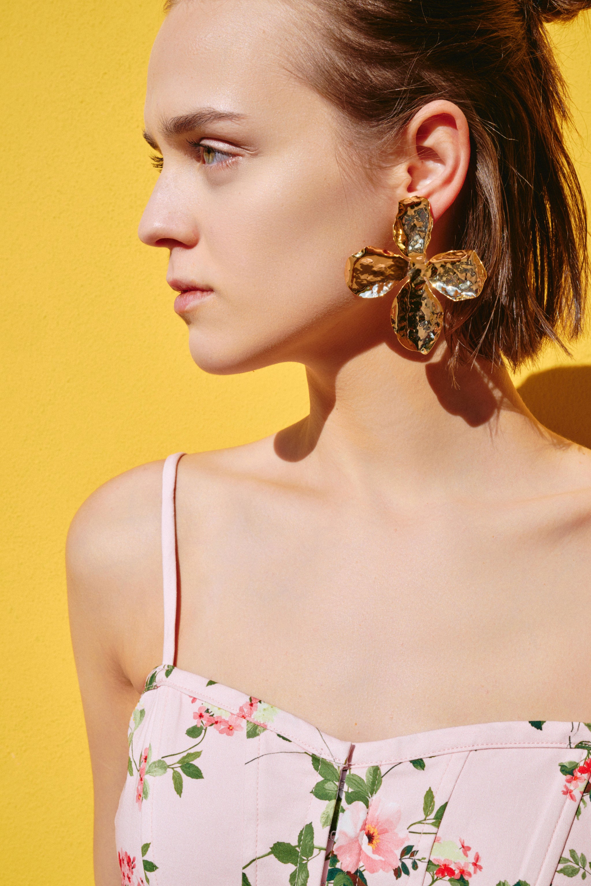 Floral statement earrings in gold, image 3