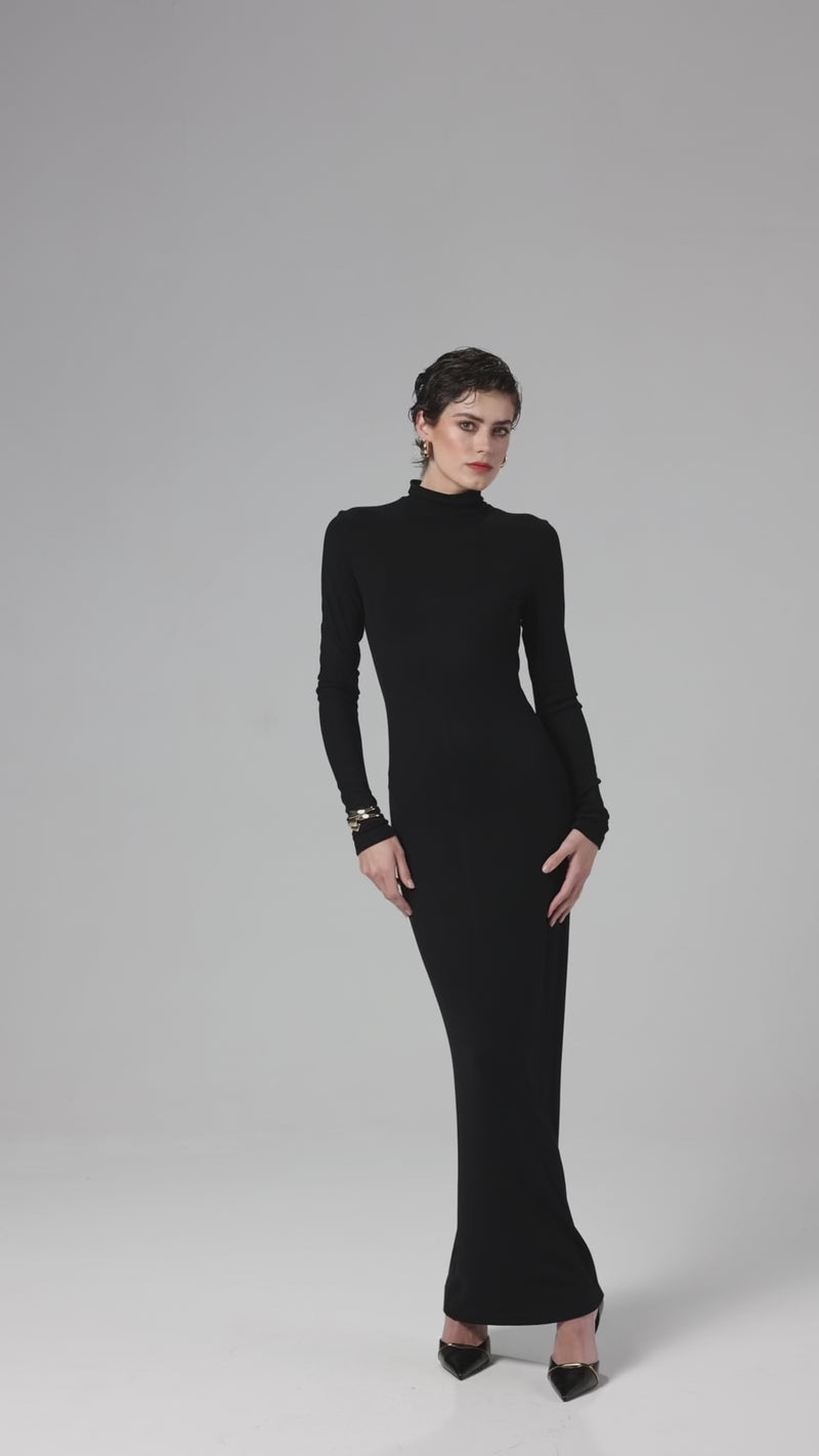 Suknia maxi z otwartymi plecami